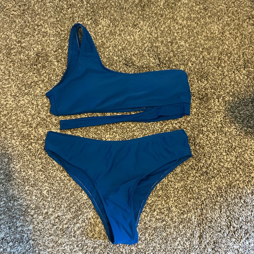 SHEIN Asymmetrical Blue Bikini Set